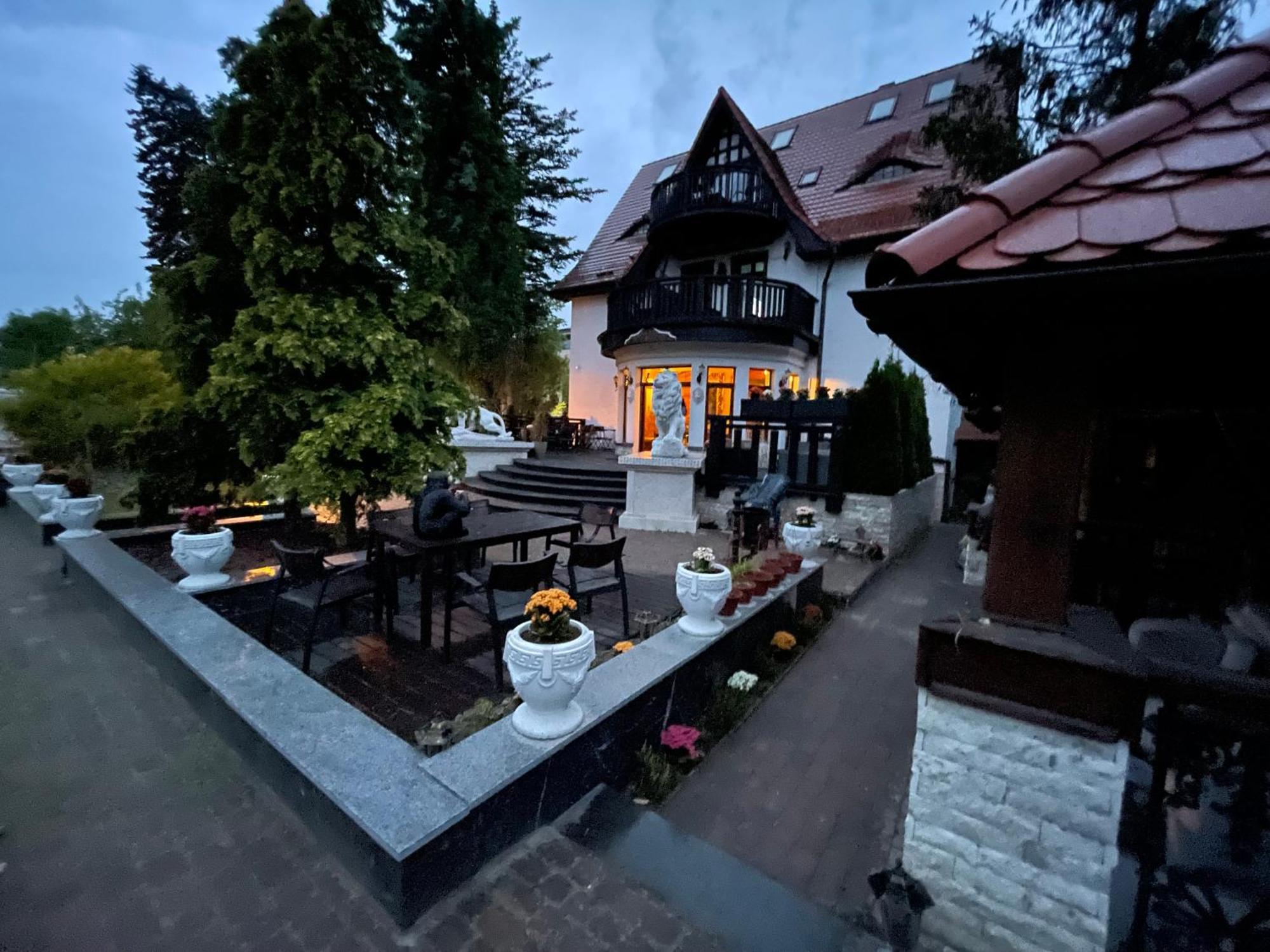 Dworek Oliwski Bed & Breakfast Gdansk Exterior photo